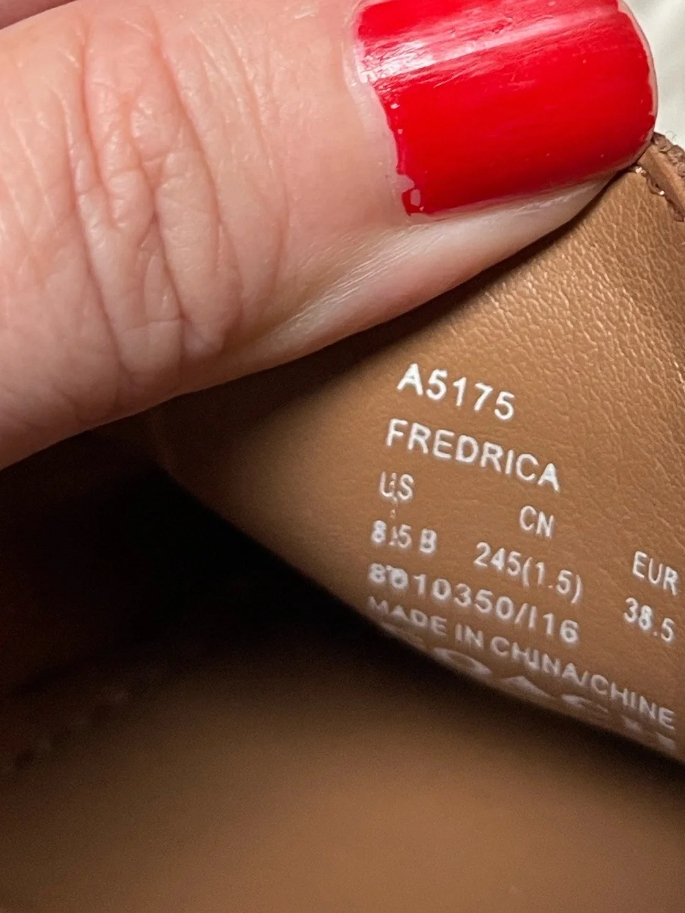 Coach Womens Fredrica Loafers Tan leather Rubber Sole